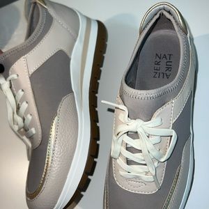 NATURALIZER SNEAKERS - Pair With Any Outfit & Extremely Comfortable - UNWORN